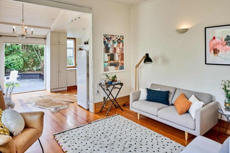 Photo of property in 1 Mcfarlane Street, Mount Victoria, Wellington, 6011