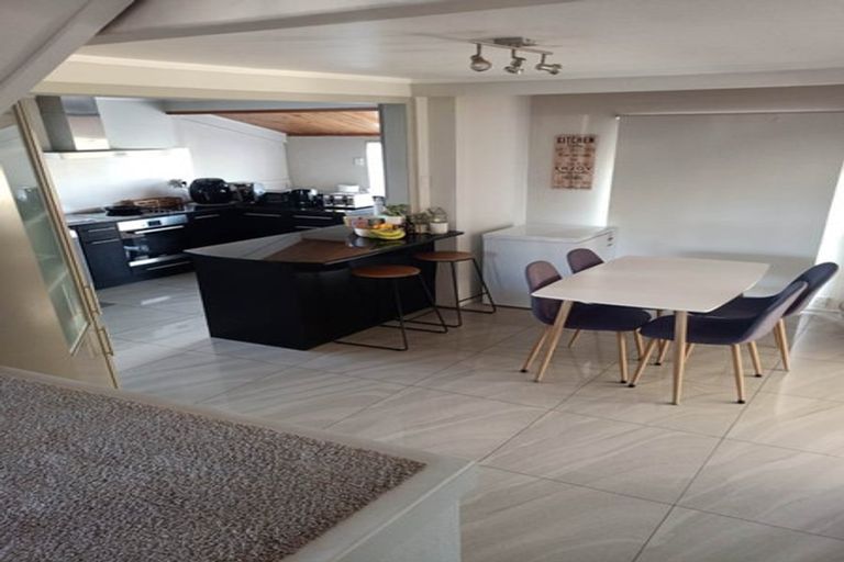 Photo of property in 19 Newport Place, Forrest Hill, Auckland, 0620