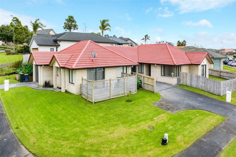 Photo of property in 1 Chardonnay Rise, Henderson, Auckland, 0612
