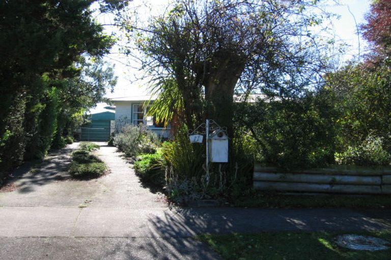 Photo of property in 11 Abraham Crescent, Milson, Palmerston North, 4414