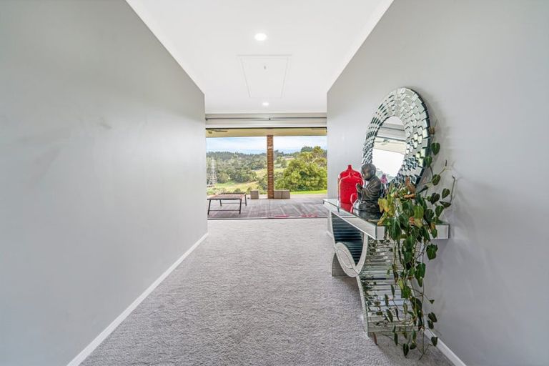 Photo of property in 165b Oraha Road, Kumeu, 0892