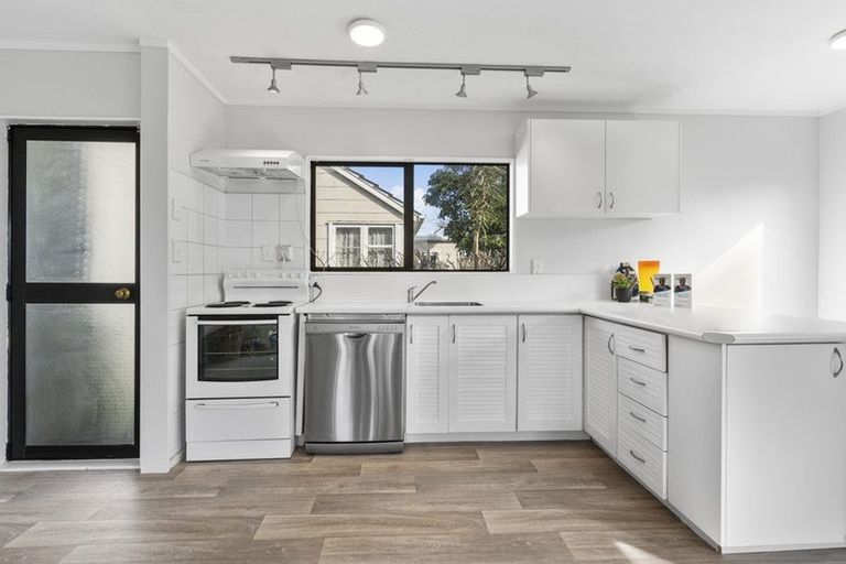 Photo of property in 2/1159 High Street, Taita, Lower Hutt, 5011