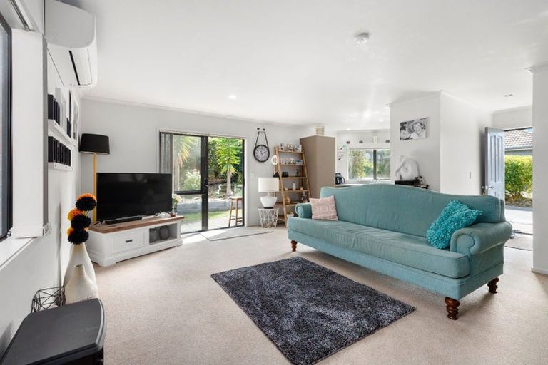 Photo of property in 28 Woodcroft Way, Pukekohe, 2120