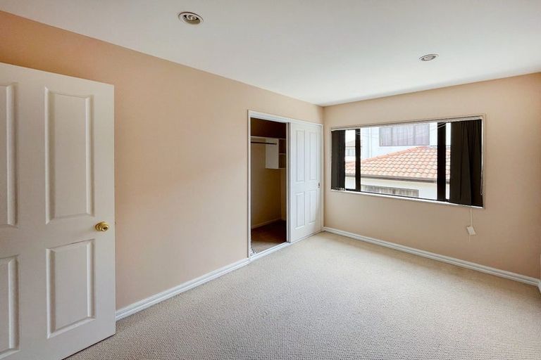 Photo of property in 28 Waimanu Bay Drive, Te Atatu Peninsula, Auckland, 0610