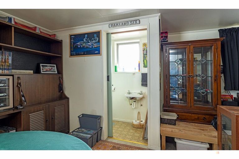 Photo of property in 20 Timaru Road, Waimate, 7924