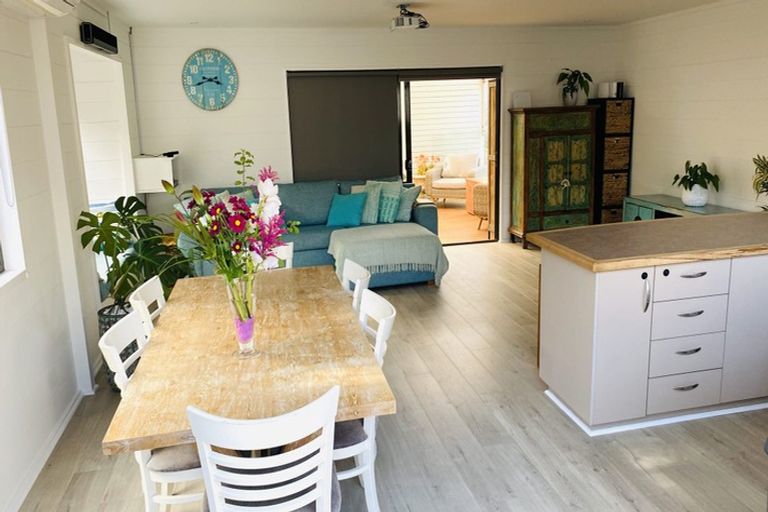 Photo of property in 1/690 Beach Road, Browns Bay, Auckland, 0630