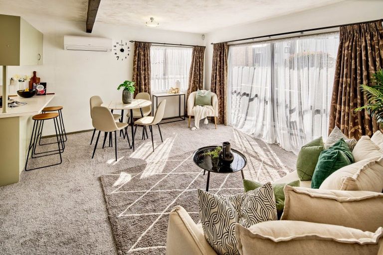 Photo of property in 122 Cambridge Terrace, Fairfield, Lower Hutt, 5011