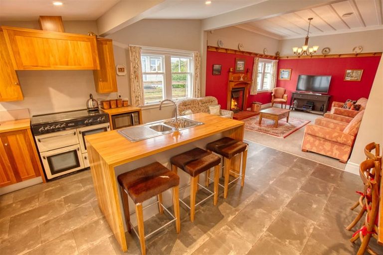 Photo of property in 66 Ahau Street, Moana, 7872