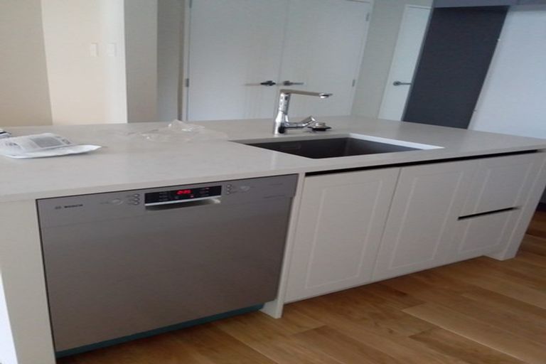 Photo of property in 2/69 Lake Road, Devonport, Auckland, 0624