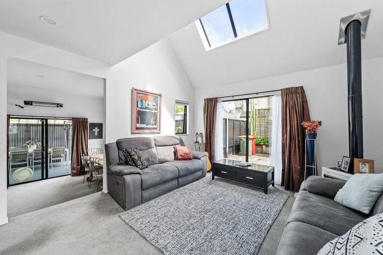 Photo of property in 2/86 Beach Road, Castor Bay, Auckland, 0620