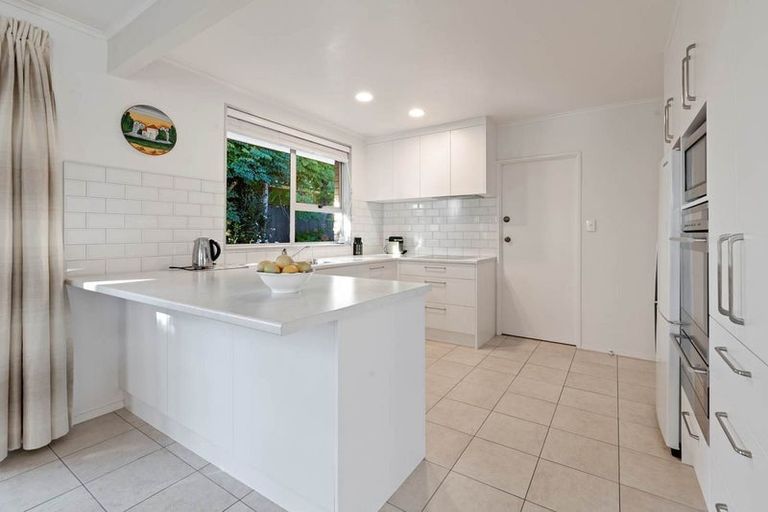 Photo of property in 32 Fielding Crescent, Farm Cove, Auckland, 2012