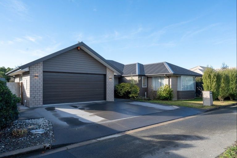 Photo of property in 16 Flaxgrove Place, Parklands, Christchurch, 8083