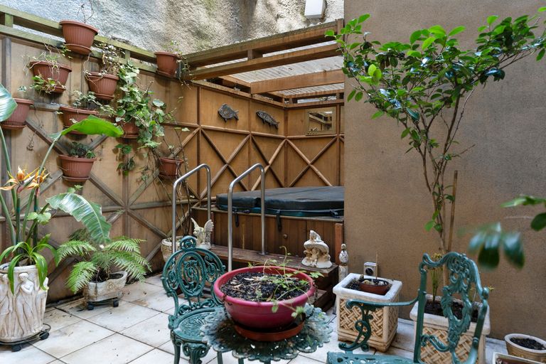 Photo of property in 318 Oriental Parade, Oriental Bay, Wellington, 6011