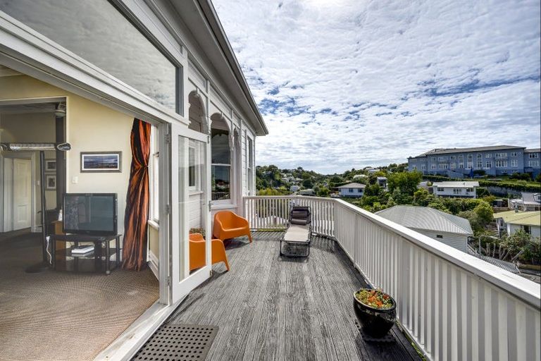 Photo of property in 4 Fitzroy Road, Bluff Hill, Napier, 4110