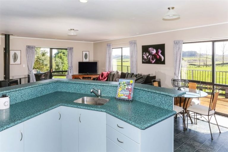 Photo of property in 14 Brewster Road, Pukekawa, Tuakau, 2696