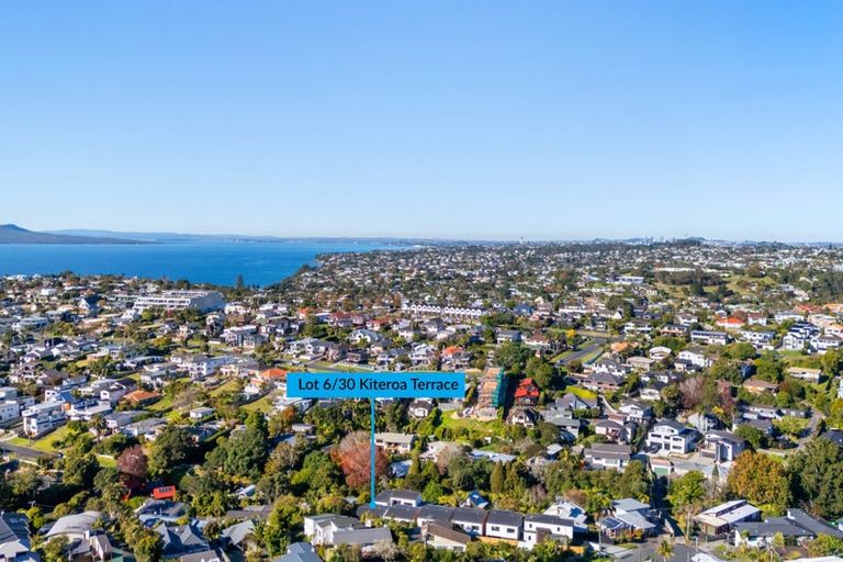 Photo of property in 6/30 Kiteroa Terrace, Rothesay Bay, Auckland, 0630