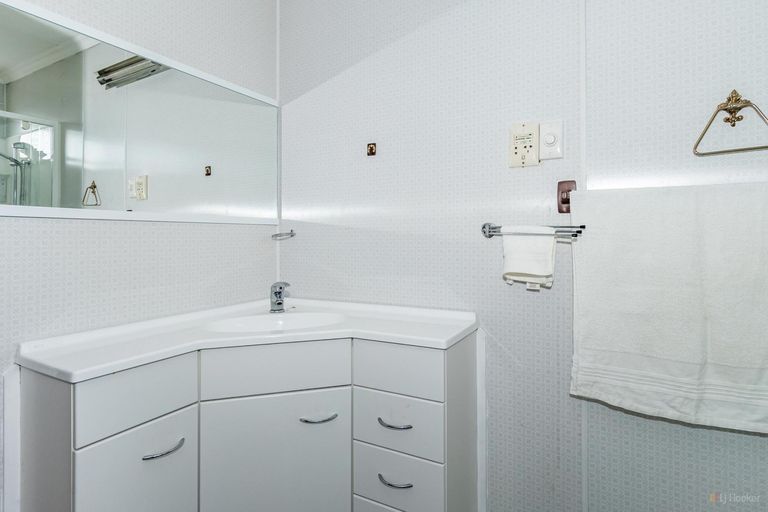 Photo of property in 5-5a Rugby Street, Waimate, 7924