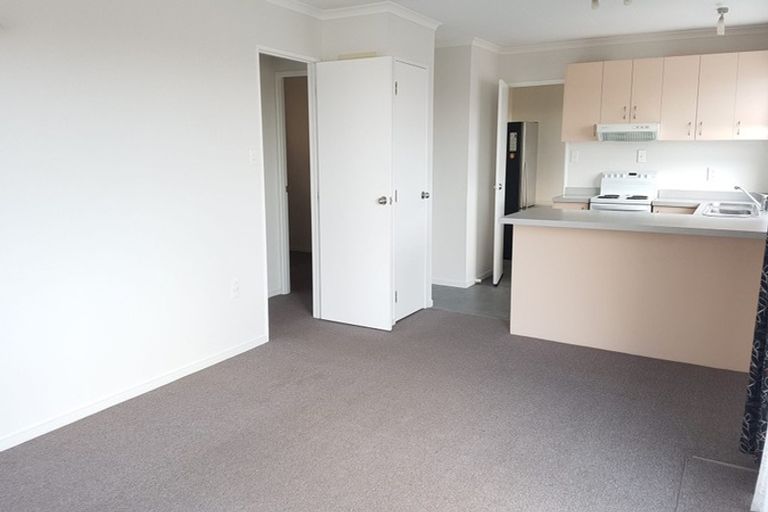 Photo of property in 1/19 Hauraki Crescent, Pinehill, Auckland, 0632