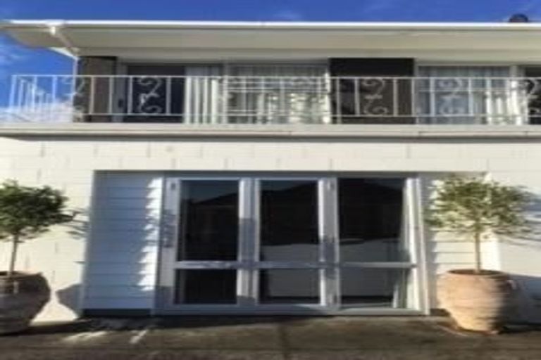 Photo of property in 1/212 Te Atatu Road, Te Atatu South, Auckland, 0610