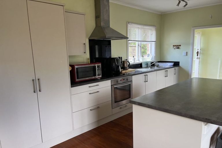 Photo of property in 21 Koromiko Street, New Lynn, Auckland, 0600