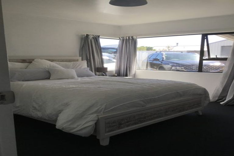 Photo of property in 5 Colenso Place, Otaki Beach, Otaki, 5512