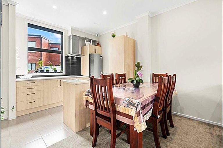 Photo of property in 11 Fermi Lane, Papakura, 2110