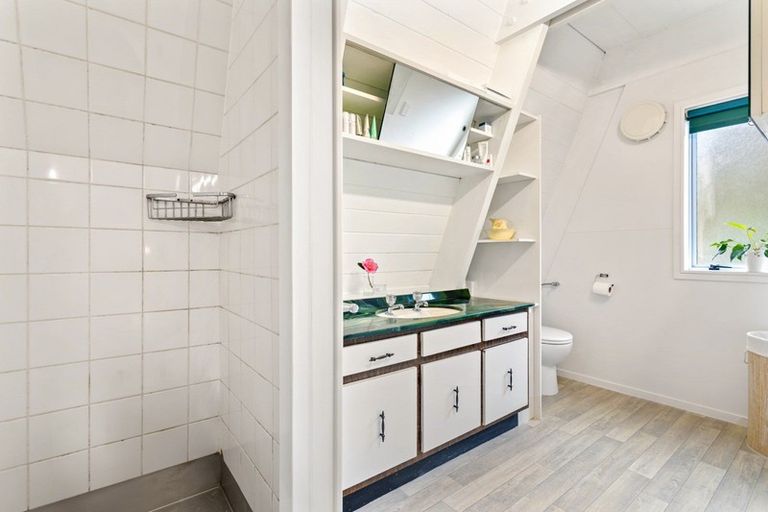 Photo of property in 34 Ferry Parade, Herald Island, Auckland, 0618