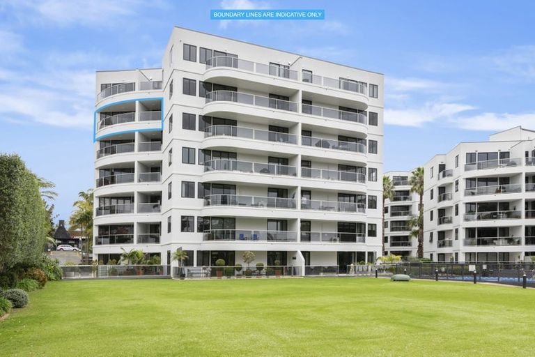 Photo of property in 5d/173 Hurstmere Road, Takapuna, Auckland, 0622