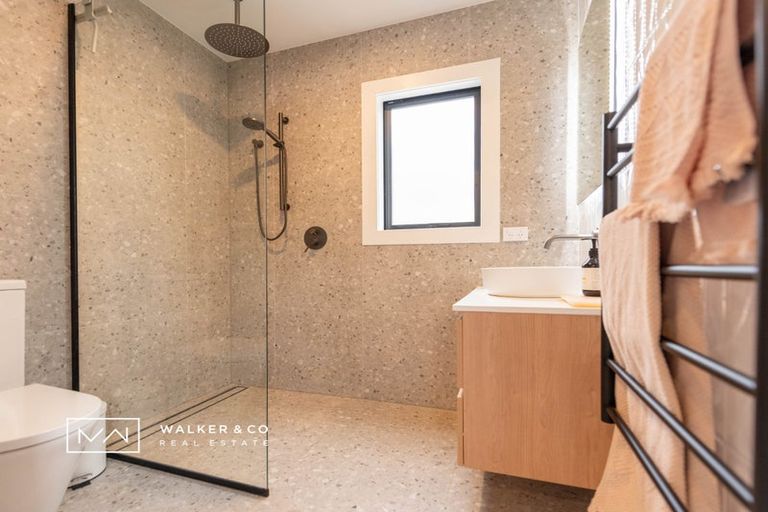 Photo of property in 2 Nikau Lane, Timberlea, Upper Hutt, 5018