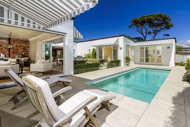 Photo of property in 33 Cheltenham Road, Devonport, Auckland, 0624