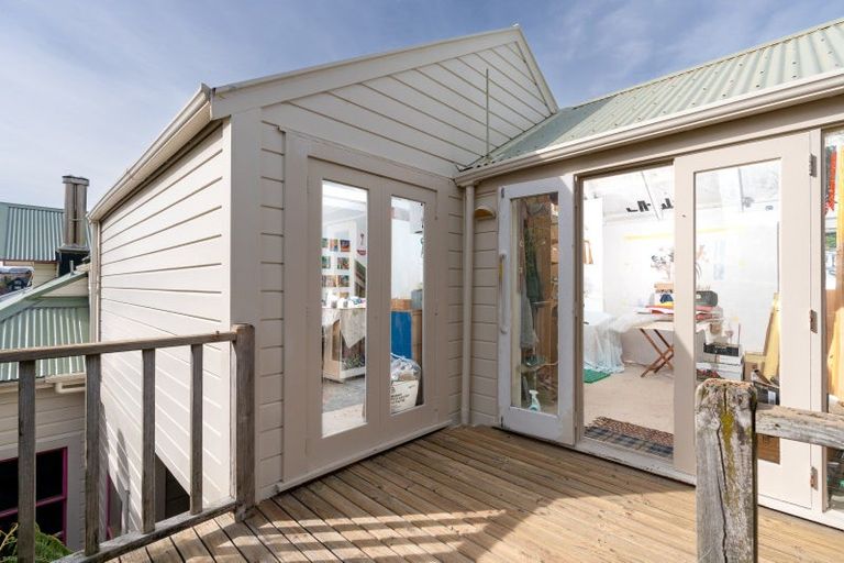 Photo of property in 62 Pirie Street, Mount Victoria, Wellington, 6011