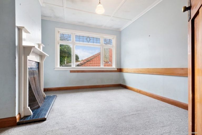 Photo of property in 54 Severn Street, Island Bay, Wellington, 6023