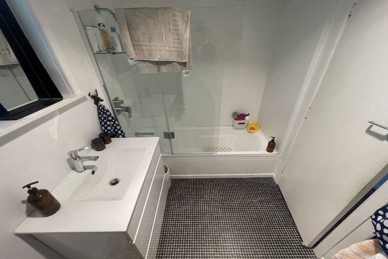 Photo of property in 155 Pinehaven Road, Pinehaven, Upper Hutt, 5019