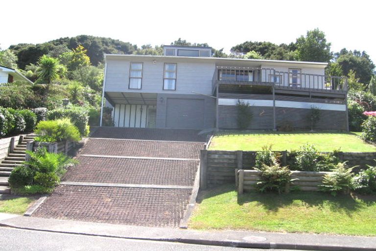 Photo of property in 5 Noeleen Street, Glenfield, Auckland, 0629