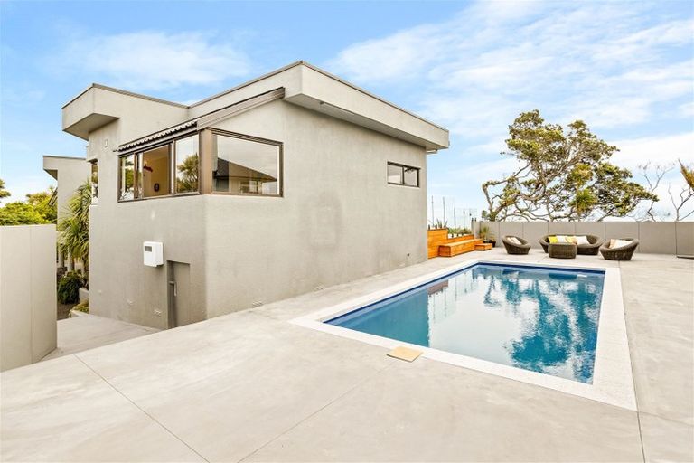 Photo of property in 107 Oaia Road, Muriwai, Waimauku, 0881