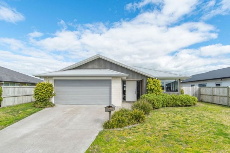 Photo of property in 18 Raiha Street, Papamoa Beach, Papamoa, 3118