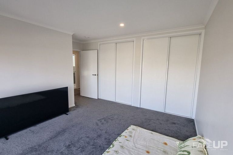 Photo of property in 2 Wai Place, Westgate, Auckland, 0614