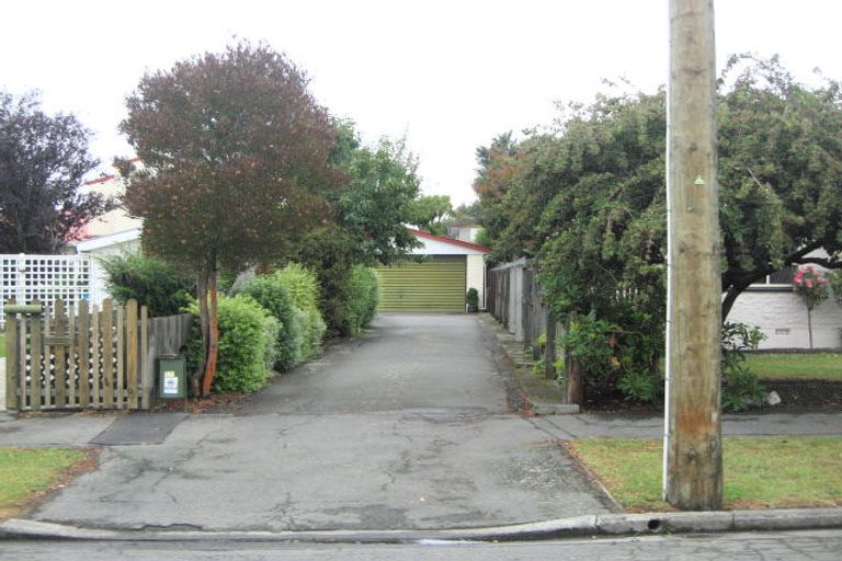 Photo of property in 16 Bideford Place, Dallington, Christchurch, 8061