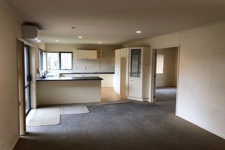 Photo of property in 12 Glastry Close, East Tamaki Heights, Auckland, 2016