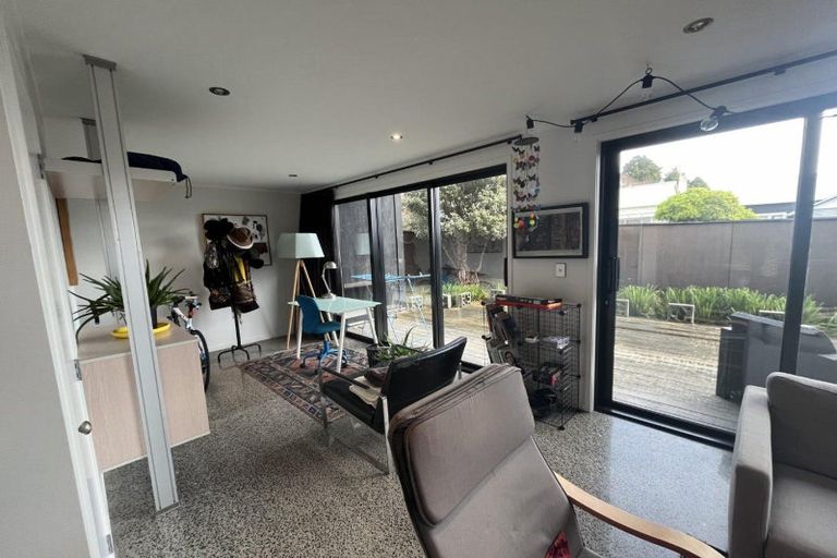 Photo of property in 55 Morley Street, New Plymouth, 4310
