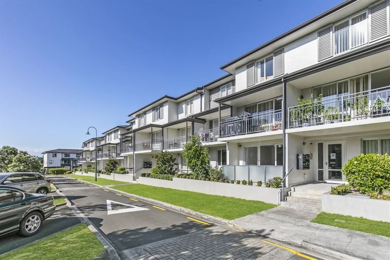 Photo of property in 2/23 Opito Way, East Tamaki, Auckland, 2013