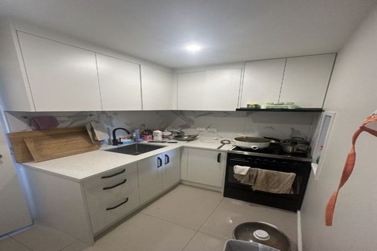 Photo of property in 2/41 College Road, Northcote, Auckland, 0627