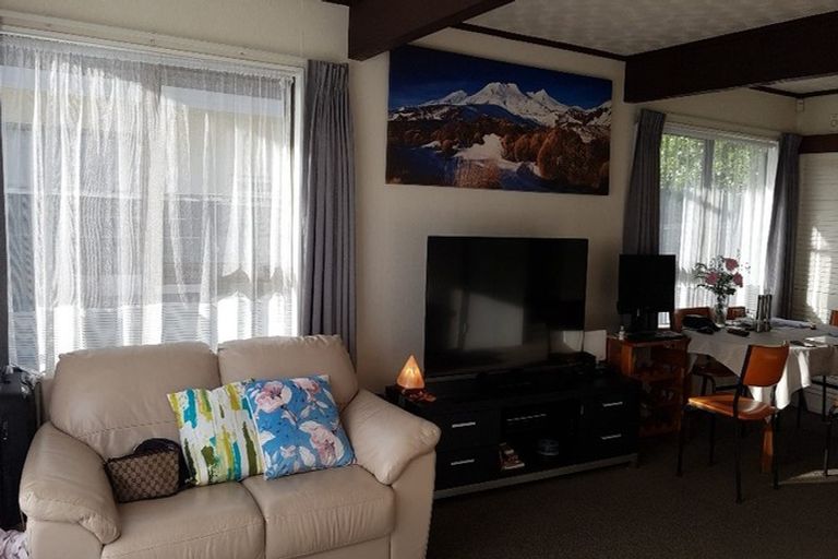 Photo of property in 2/396 Cambridge Terrace, Naenae, Lower Hutt, 5011