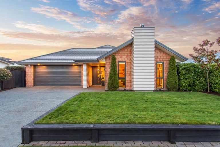 Photo of property in 16 Prebblewood Drive, Prebbleton, 7604