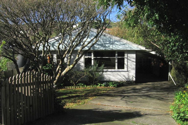 Photo of property in 20 Airlie Road, Plimmerton, Porirua, 5026