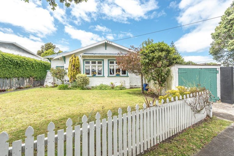 Photo of property in 1 Balgownie Avenue, Gonville, Whanganui, 4501