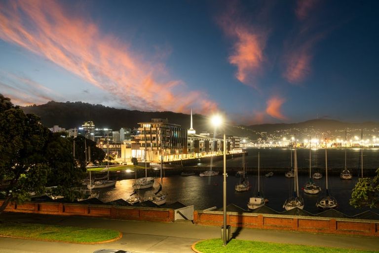 Photo of property in 90 Oriental Parade, Oriental Bay, Wellington, 6011