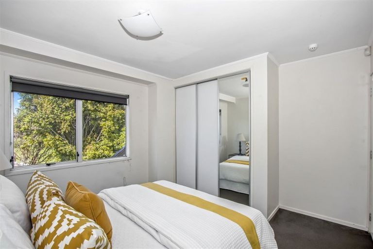 Photo of property in 118 Lynn Road, Bayview, Auckland, 0629