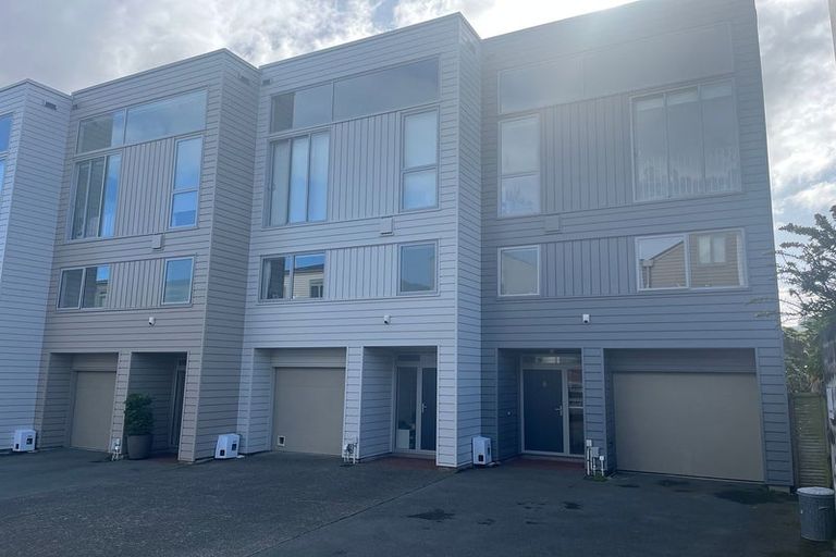 Photo of property in 9/15 Roxburgh Street, Mount Victoria, Wellington, 6011