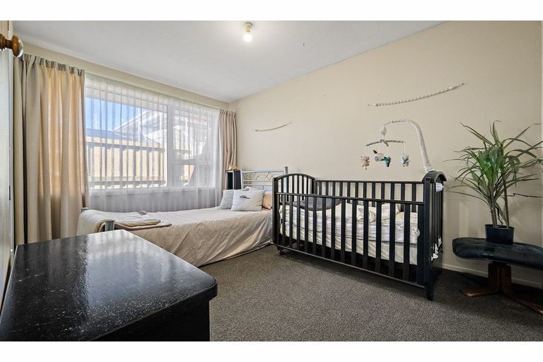 Photo of property in 2/59 Winters Road, Redwood, Christchurch, 8051